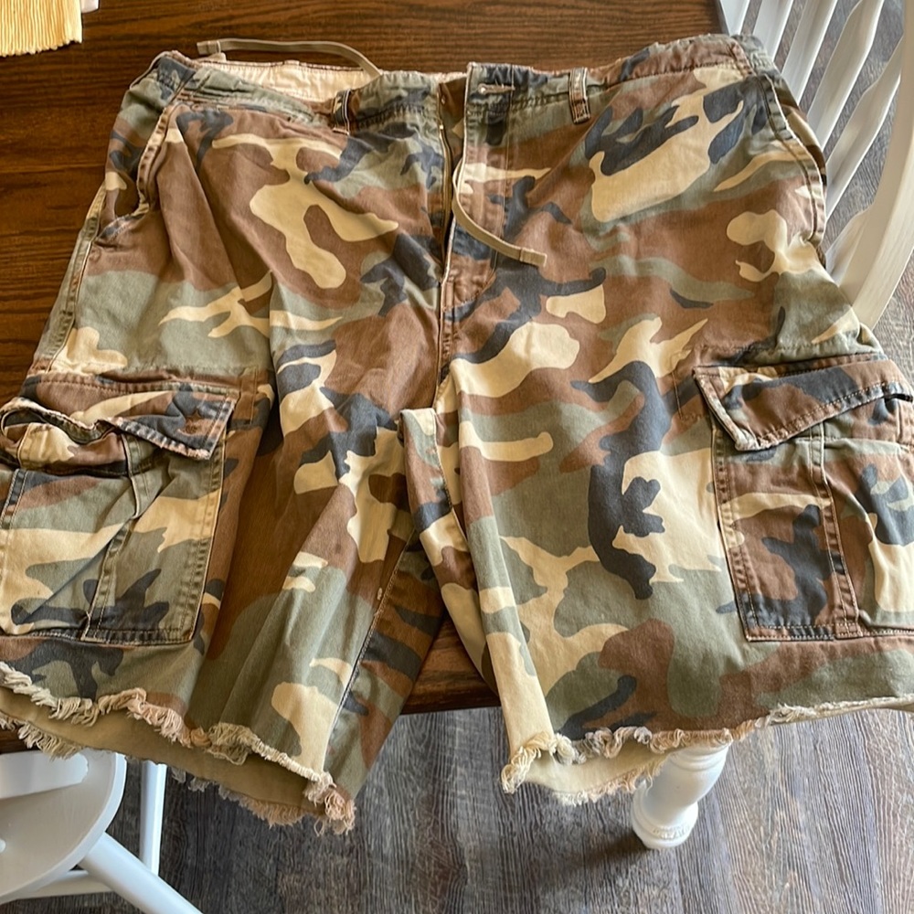 American eagle camo cargo shorts
